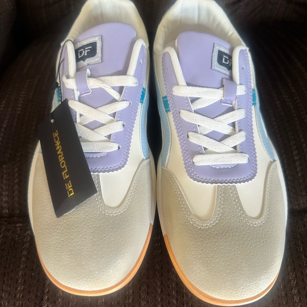 Women’s Sneakers Size 11